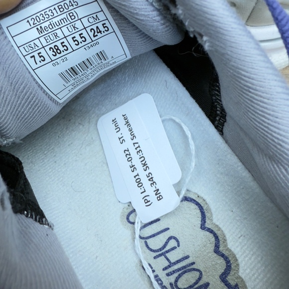 Brooks Adrenaline GTS 22 women size 7.5B Supportive Running sneaker - Picture 9 of 9